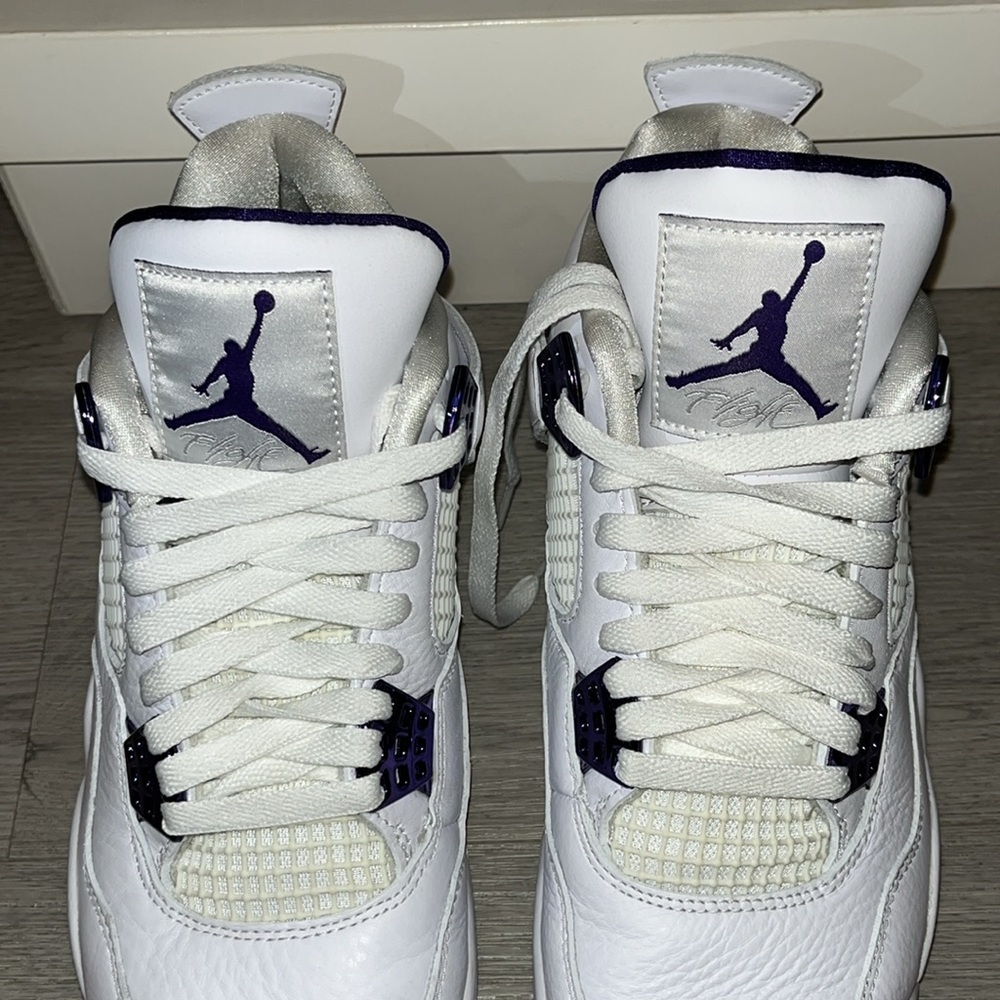 Like new Air Jordan 4 retro white/court purple - Picture 3 of 12